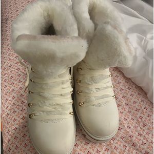 New size 8 white fur lined boots